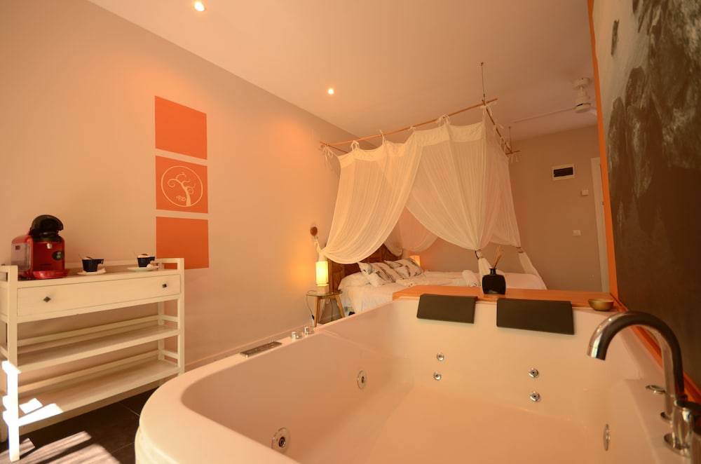 Comfort Suite (Earth Jacuzzi) photo 3