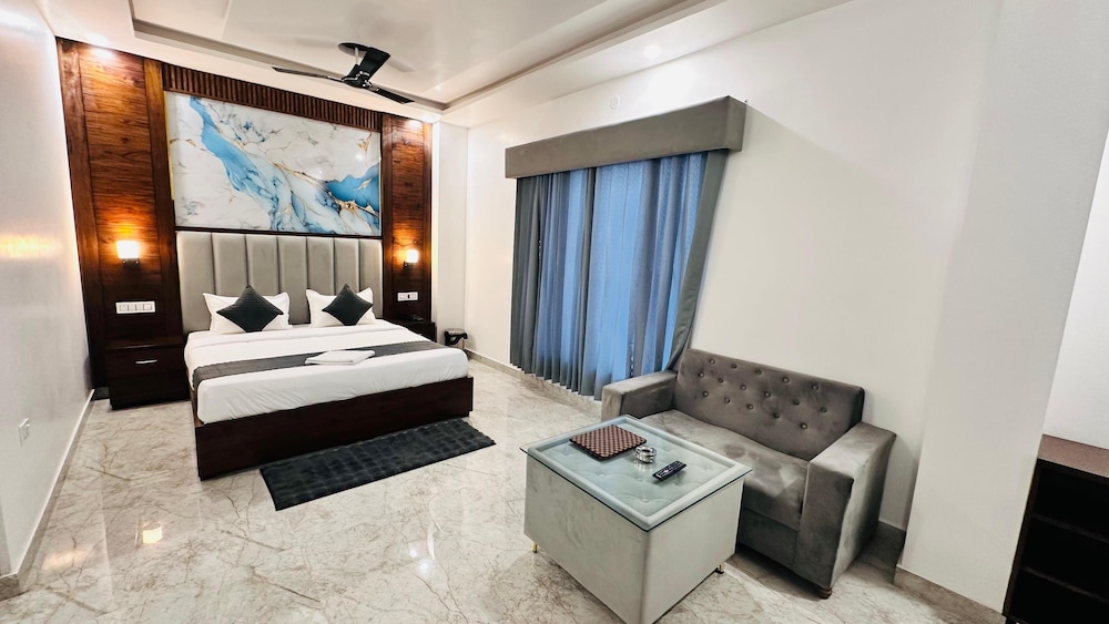 Deluxe Suite