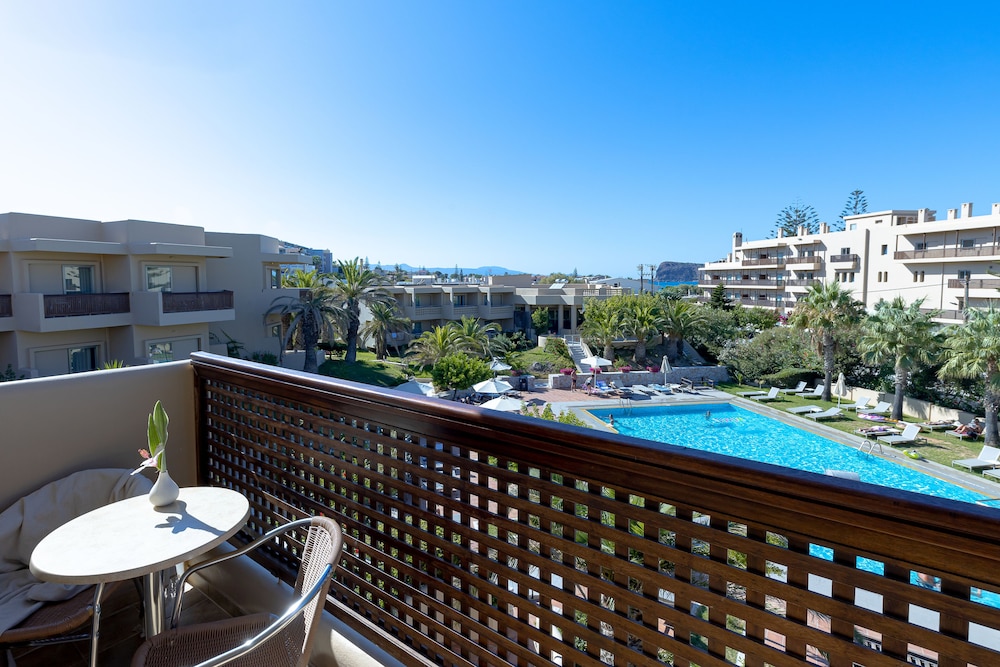 Standard Room, Pool View photo 1