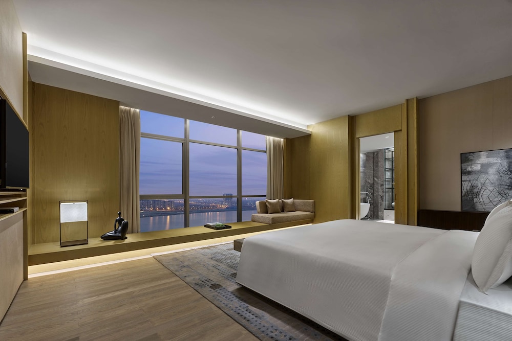 Premium Suite, 1 King Bed, Lake View - Photo 1