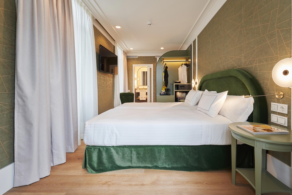 Panoramic Twin Room, City View (1 Person)