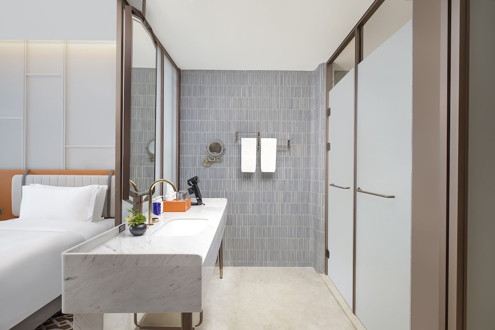 Standard Room, 2 Twin Beds, River View thumbnail 6