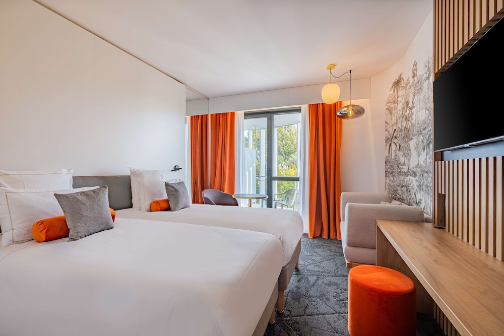 Deluxe Room, 1 King Bed - Photo 5