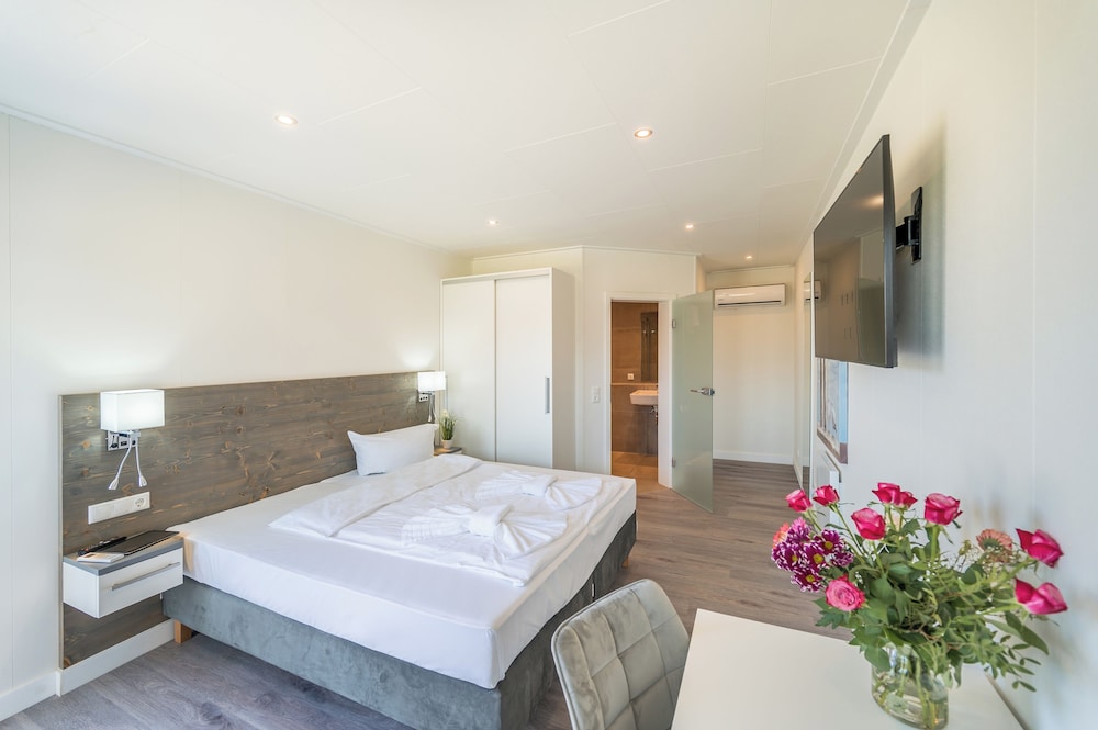 Comfort Double Room, Balcony, Partial Sea View