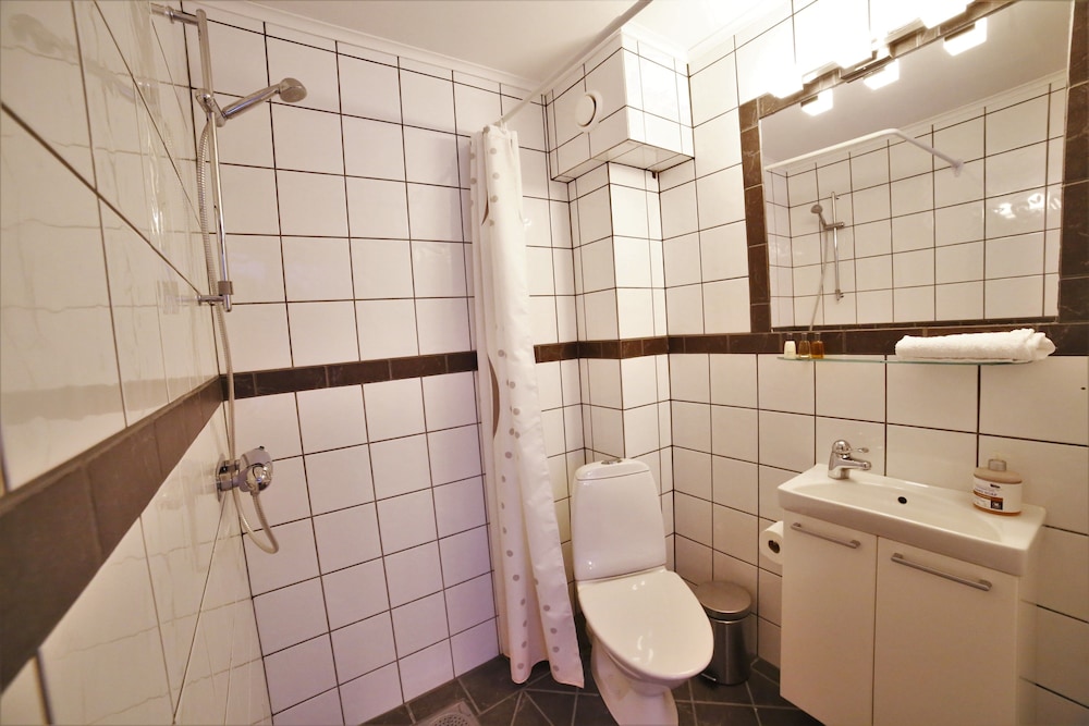 Double or Twin Room, Private Bathroom photo 3
