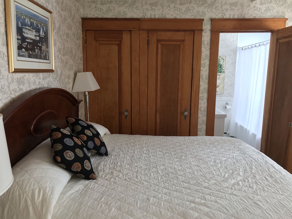 Traditional Apartment (Pet Friendly) photo 2
