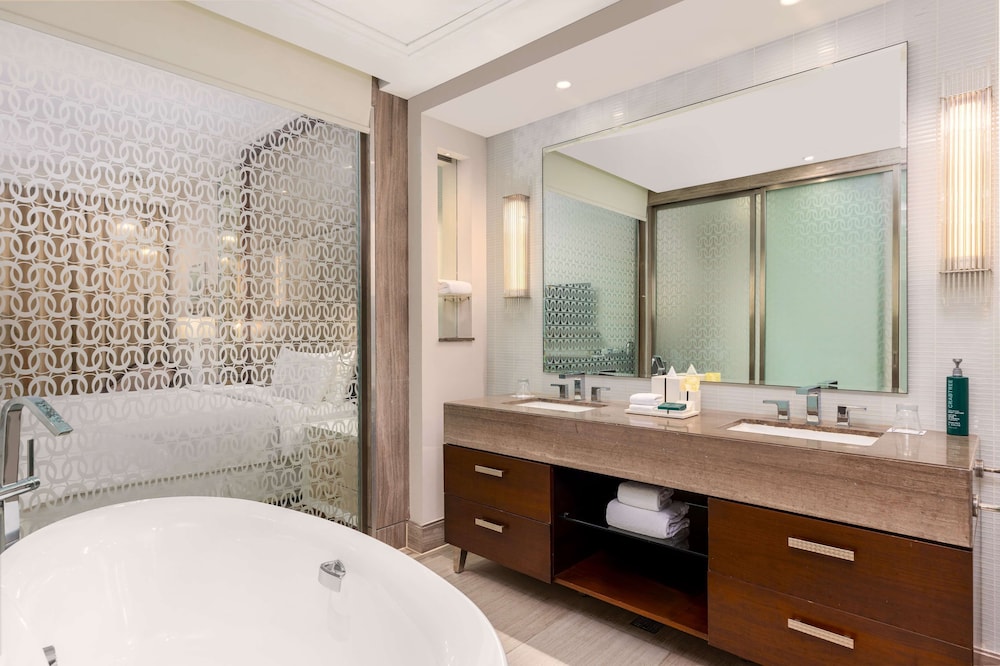 Room, 2 Twin Beds thumbnail 6