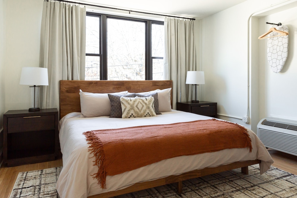 Deluxe Suite (Self Check-in with Virtual Front Desk) photo 1