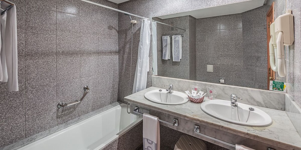 Standard Triple Room - Photo 4