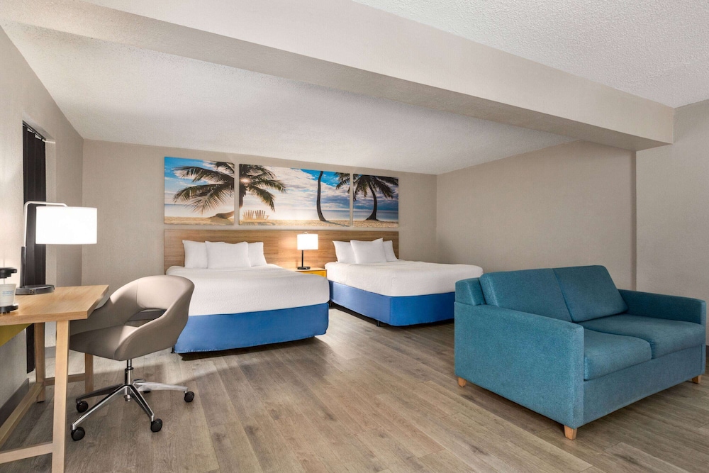 Room, 2 Queen Beds, Non Smoking (Mobility/Hearing Impaired) - Photo 4
