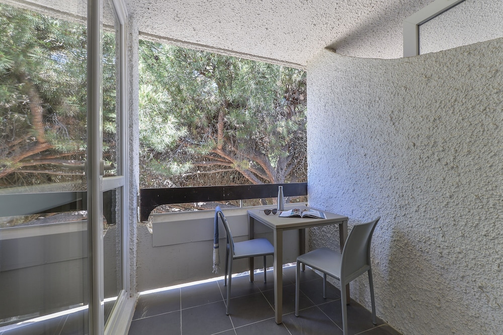 Classic Quadruple Room, 2 Bedrooms, Balcony photo 3