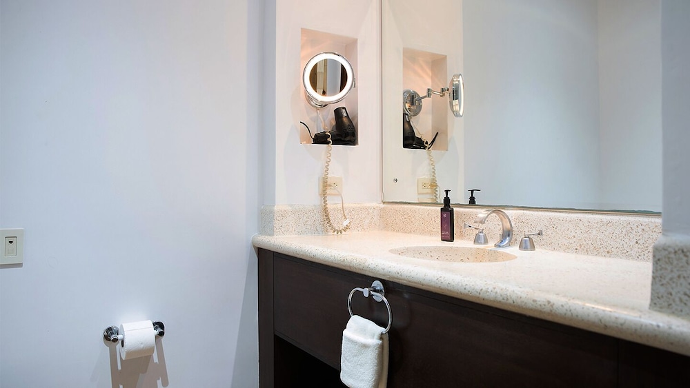 Superior Suite with Balcony, Partial Ocean View - Photo 6