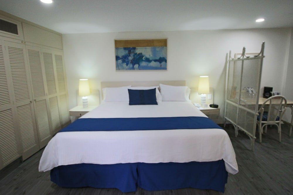 Suite, 1 King Bed, City View (Master Suite) photo 3