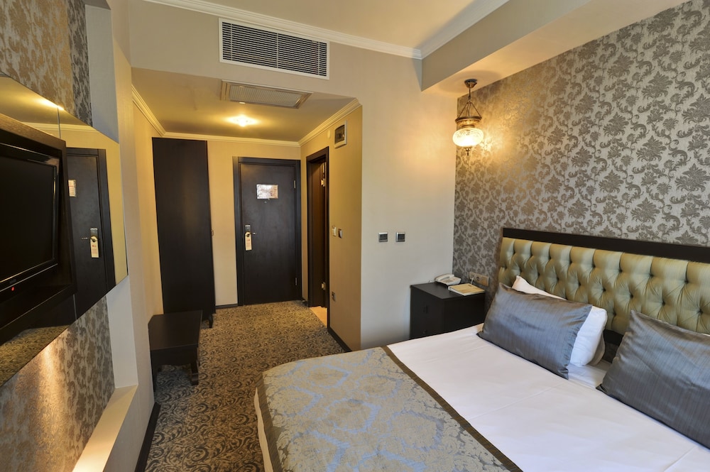 Standard Room, 1 Double or 2 Twin Beds photo 2