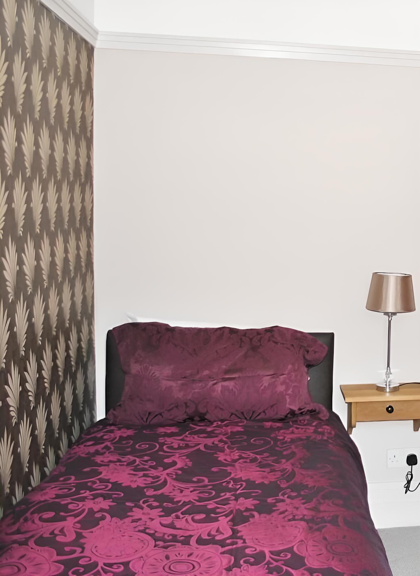 Single room with private bathroom photo 3