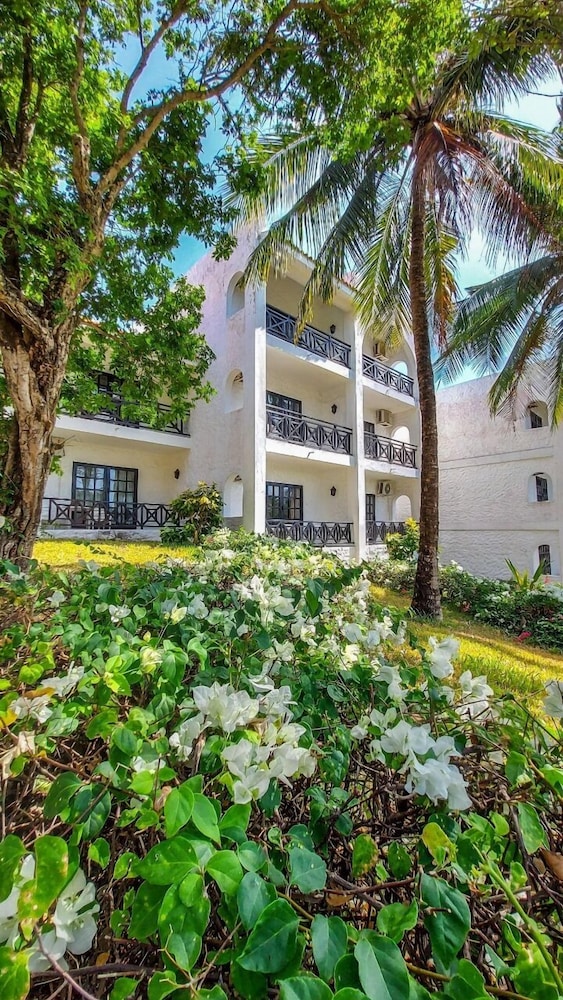 Classic Double or Twin with Balcony - Photo 7