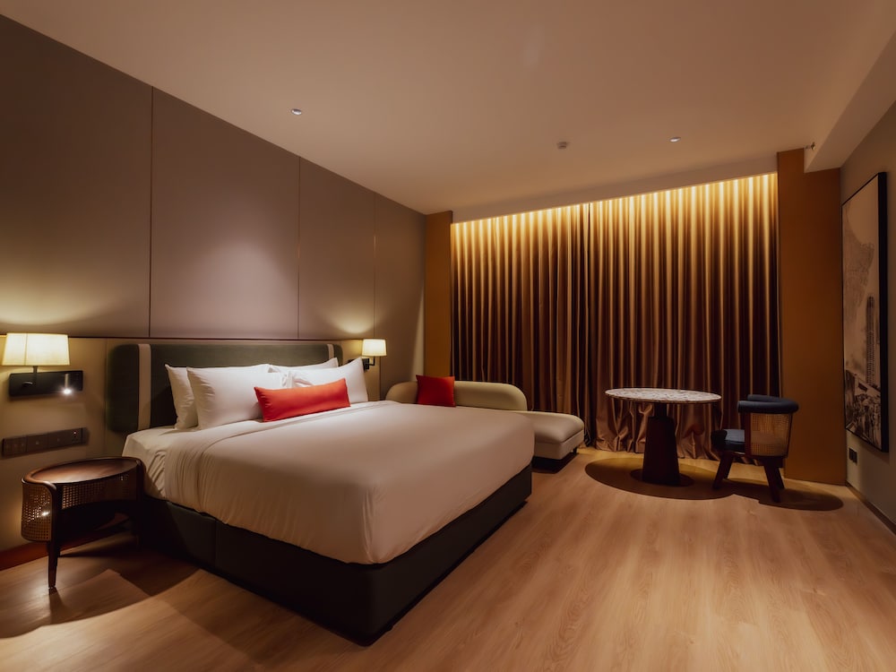 Deluxe Double Room, 1 King Bed, City View