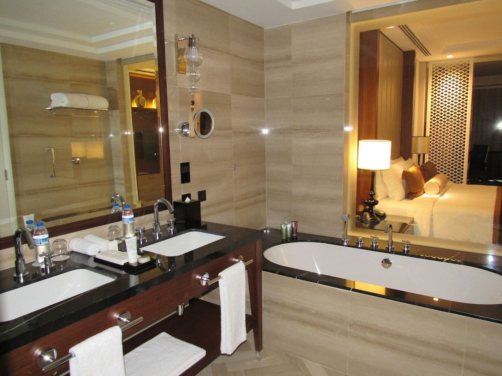 Luxury Suite, 2 Bedrooms, City View photo 3