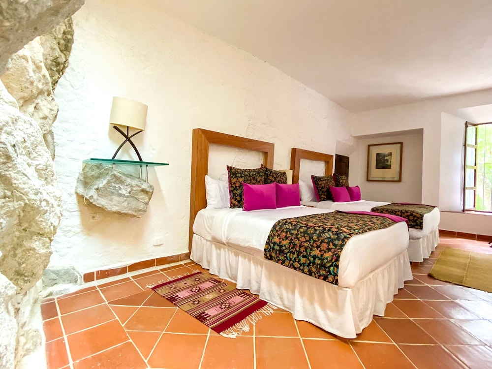 Double Room, 2 Queen Beds photo 2