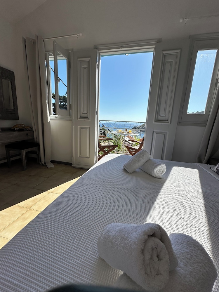 Superior Apartment with Balcony and Partial Sea view