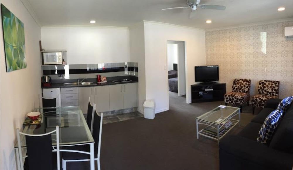Family Suite, Multiple Beds, Non Smoking, Kitchenette (Suite) photo 3