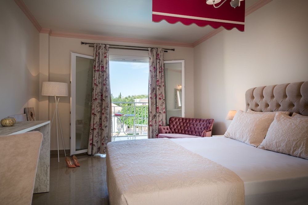 Deluxe Room - Photo 1