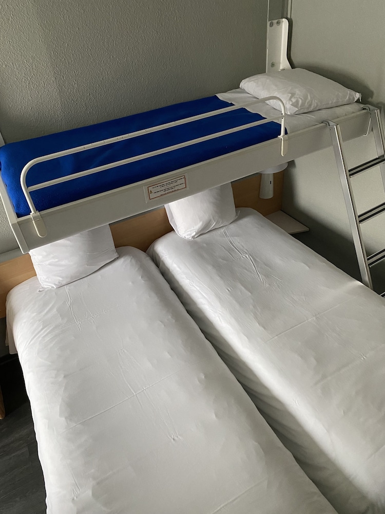 Standard Room, 2 Twin Beds - Photo 2
