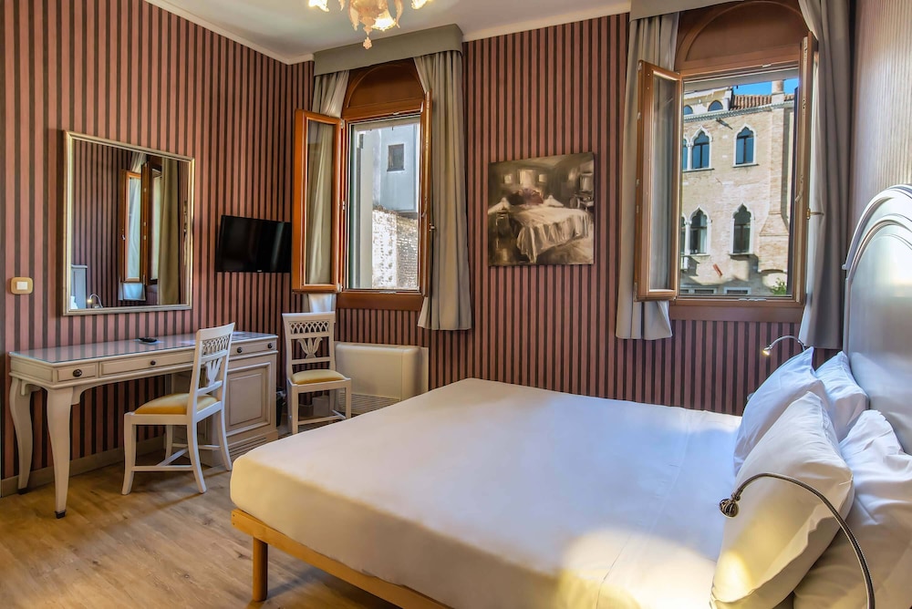 Classic Double or Twin Room
