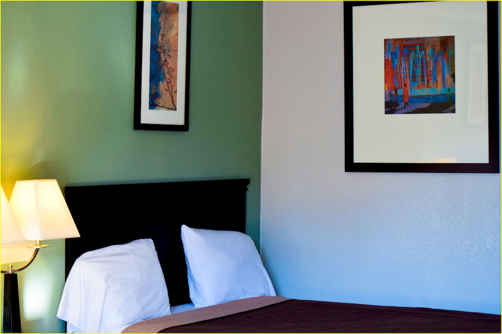 Standard Room, 1 King Bed - Photo 7