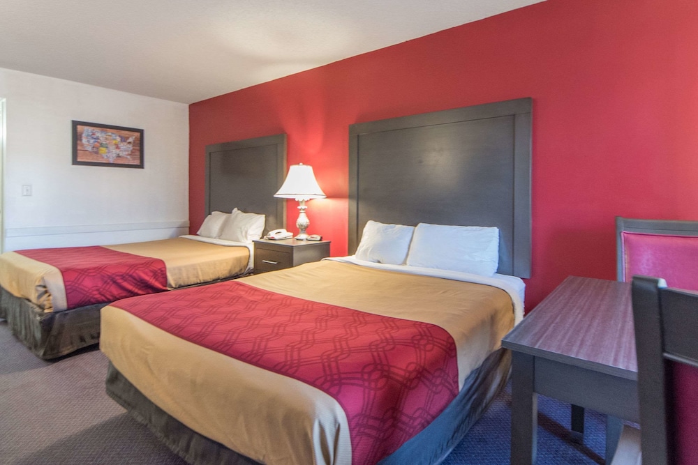 Standard Room, 2 Queen Beds, Non Smoking - Photo 1