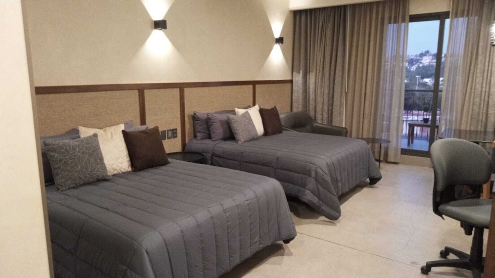 Deluxe Room, City View