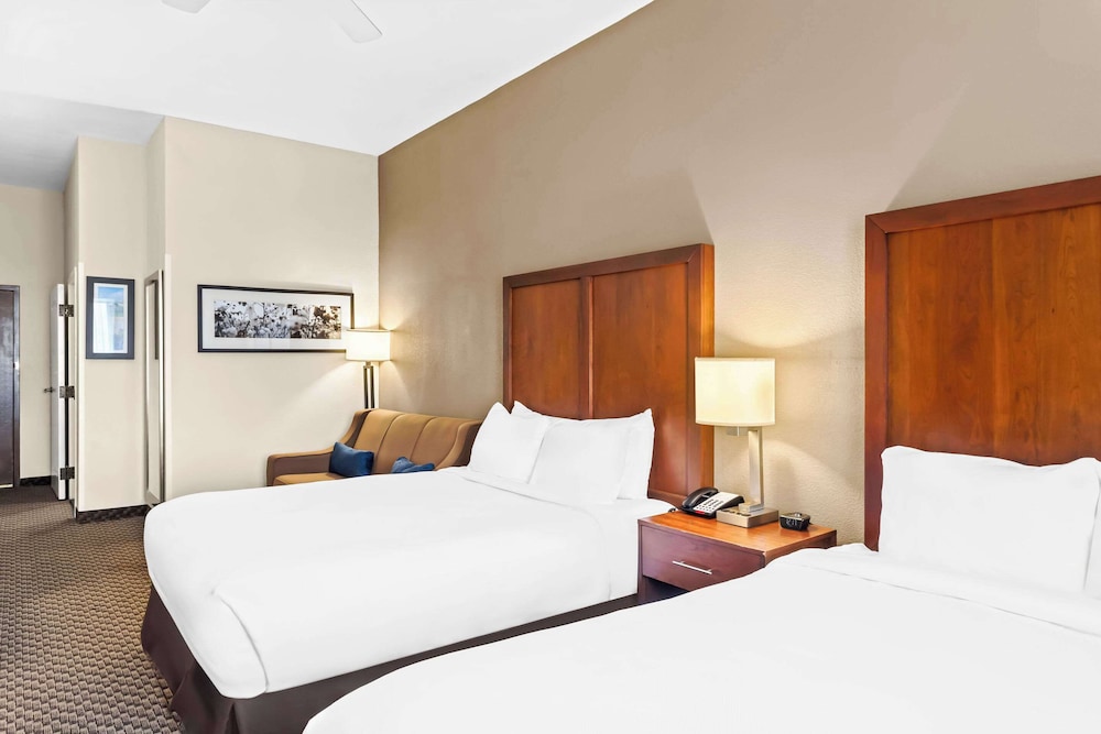 Suite, Multiple Beds, Non Smoking - Photo 9