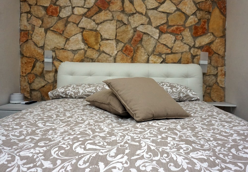 Luxury Room, 1 King Bed (Bella Rosin)