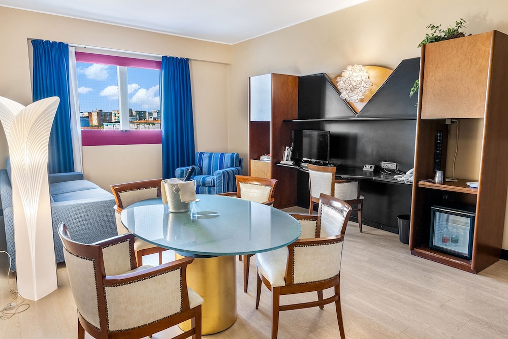 Premium Suite, City View photo 3