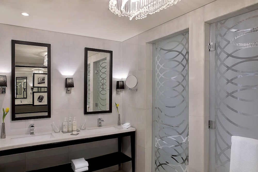Royal Suite, 2 Bedrooms - Photo 12