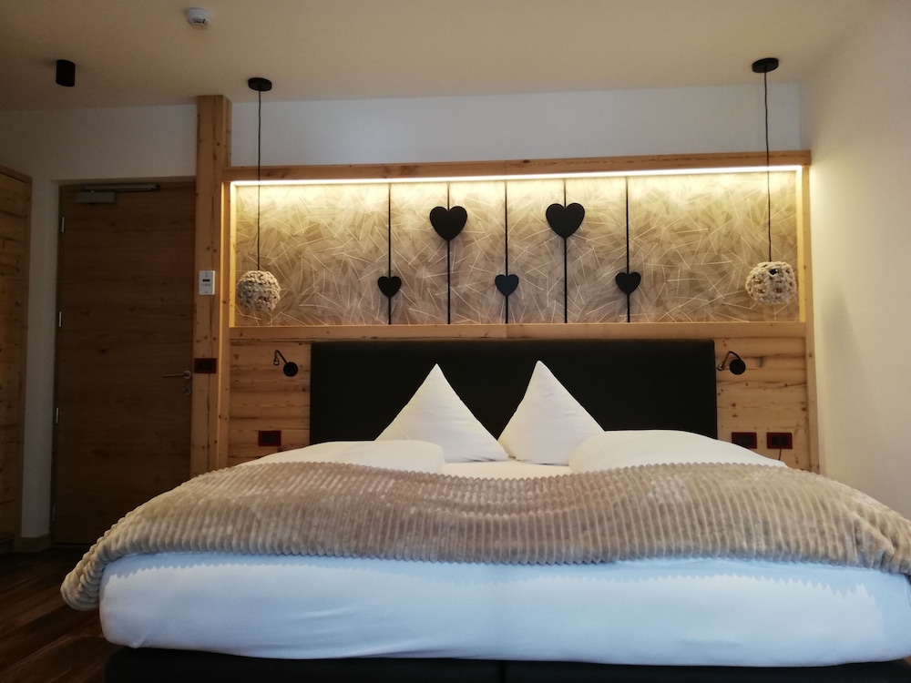 Junior Double or Twin Room, Non Smoking, Garden View