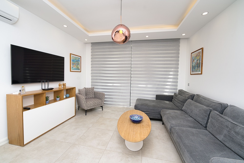 Exclusive Condo photo 1