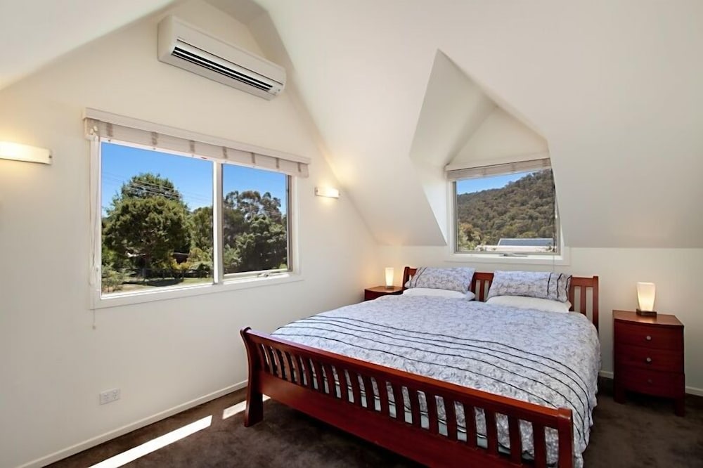 House, 4 Bedrooms photo 1