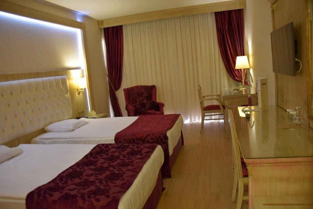 Standard Twin Room, City View thumbnail 5