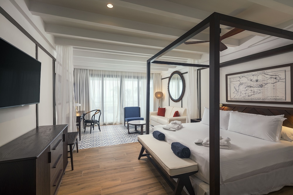 Privilege Junior Suite Swim-up - Photo 1