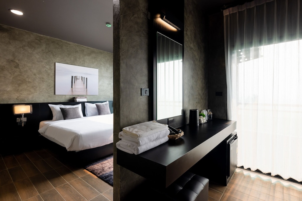 Deluxe Room - Photo 11