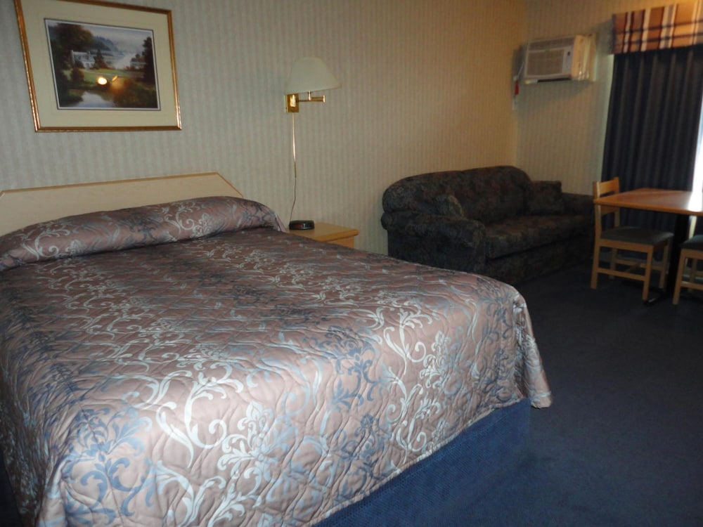 Executive Room, 1 Queen Bed (C Building - Ground Level) photo 2