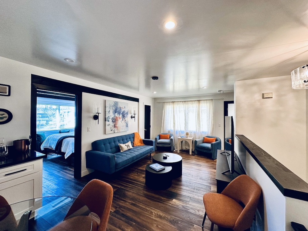 Elite Studio Suite, Kitchen, Courtyard View photo 1