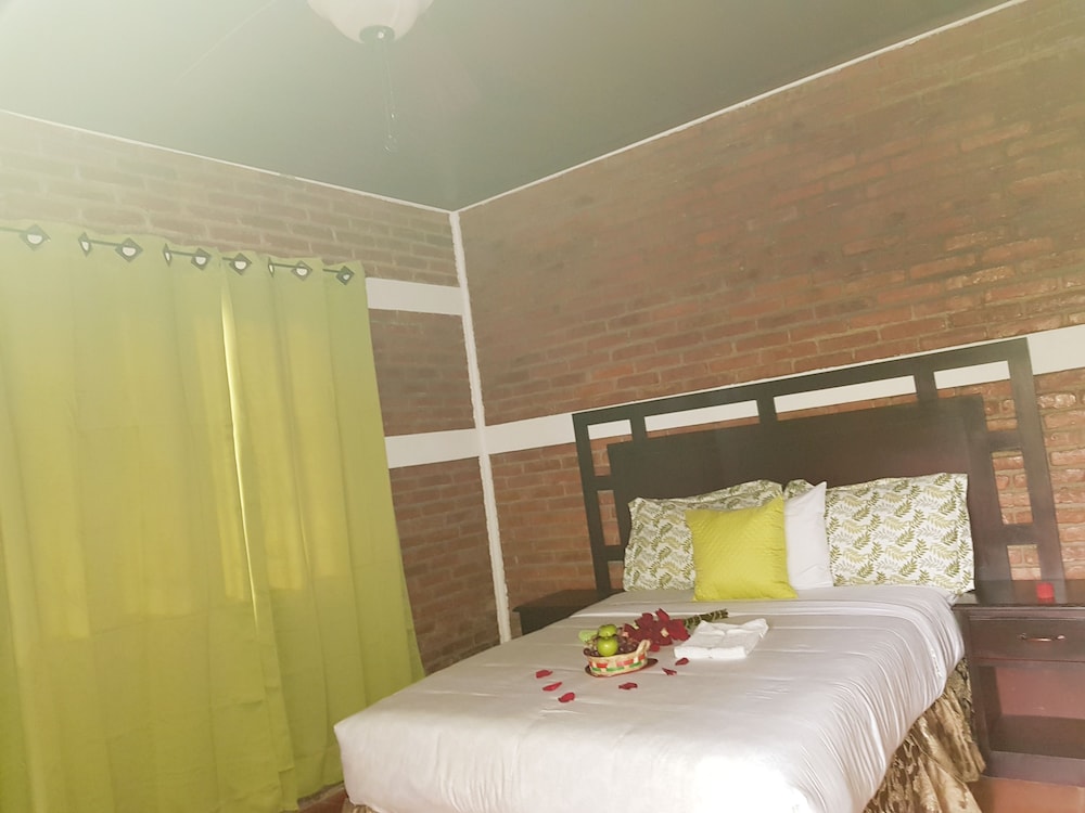 Comfort Cabin, 1 Queen Bed, Non Smoking photo 2