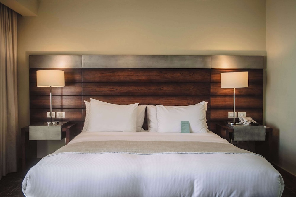 Premium Room, 1 King Bed, Non Smoking (Volcano View)