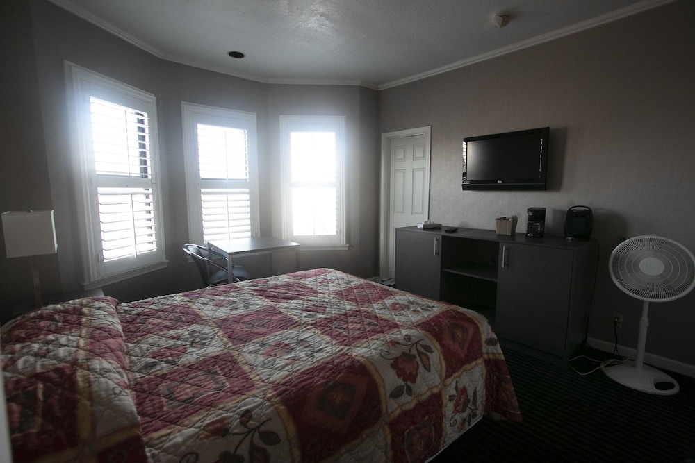 Standard Room, 1 Queen Bed - Photo 3