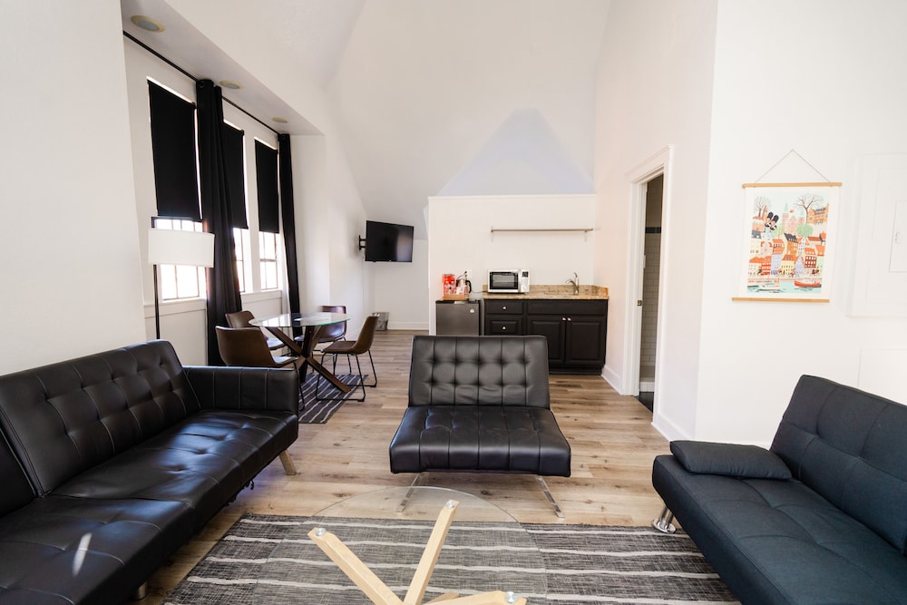 Premium Room, 1 King Bed with Sofa bed photo 3