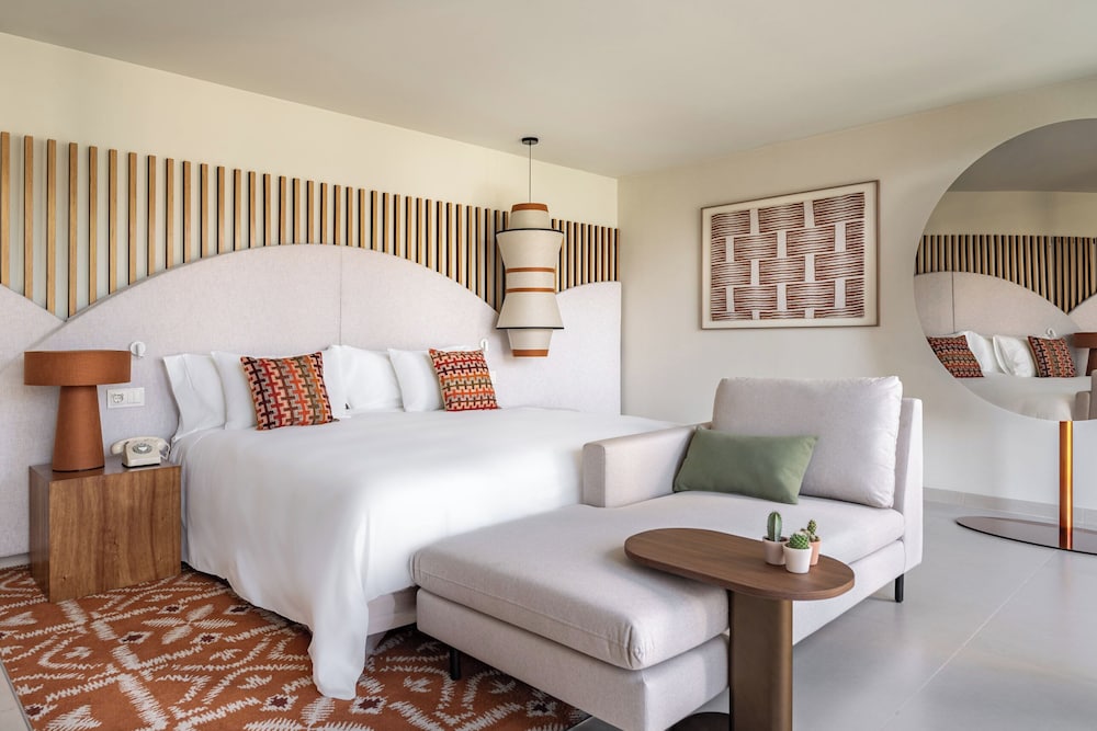 Suite, 1 Bedroom - Photo 1