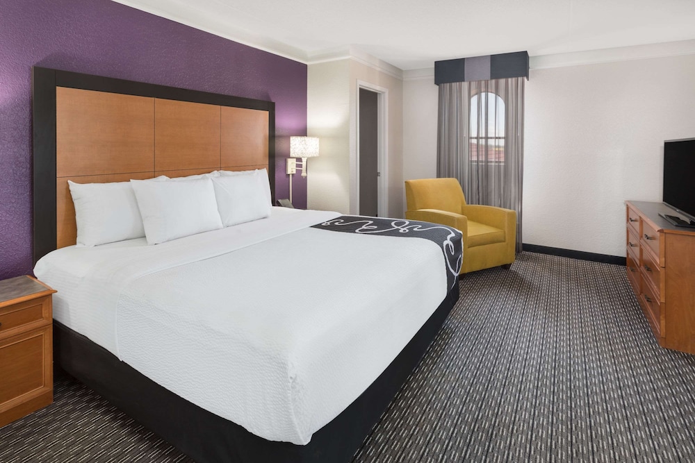Room, 1 King Bed, Accessible, Non Smoking - Photo 3