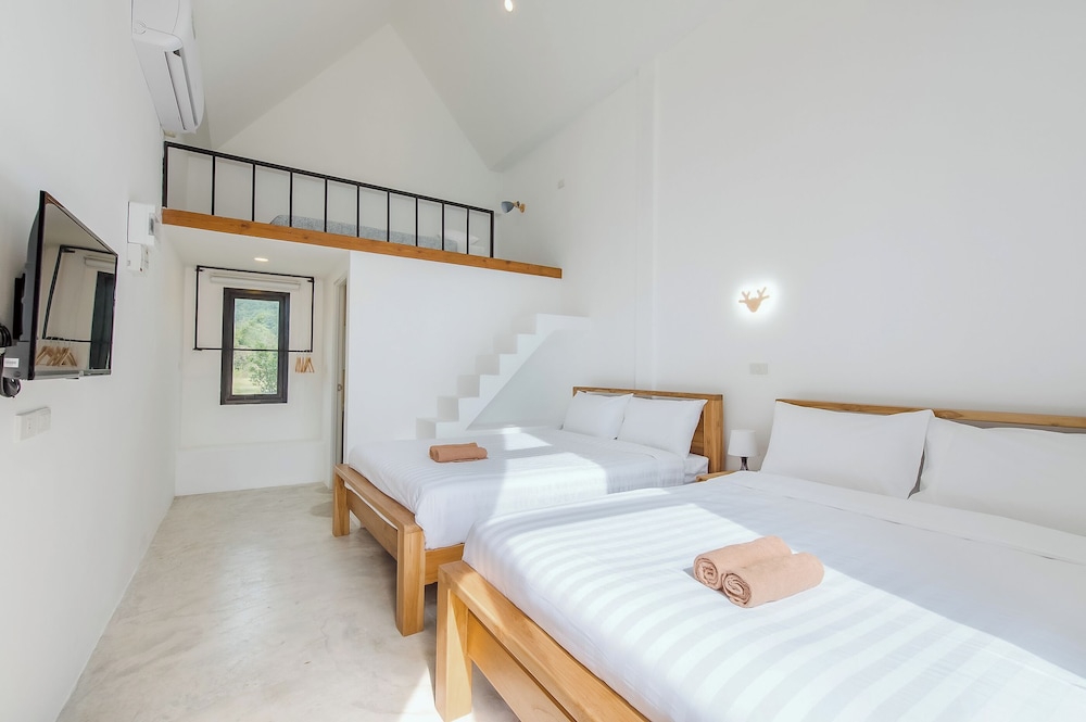 Eight-Bedroom Villa - Photo 14